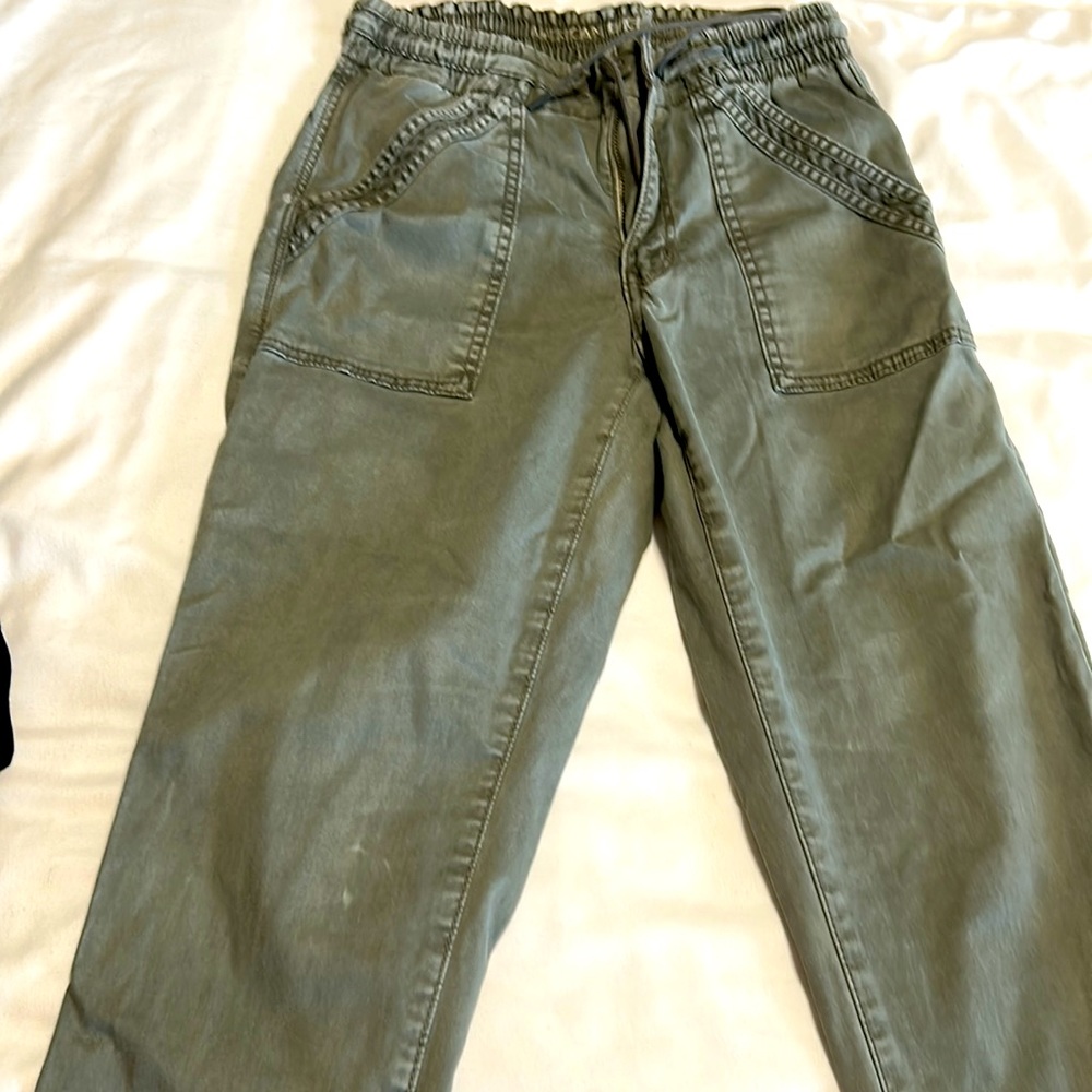 Green cargo stretchy pants